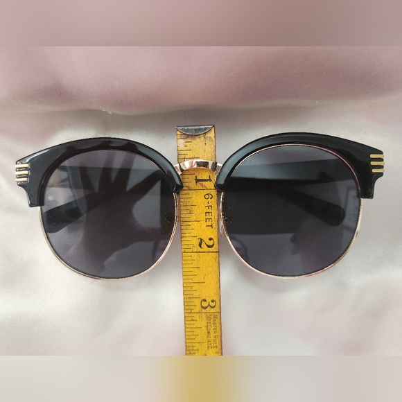 Round Frame Fashion Sunglasses - Picture 4 of 6